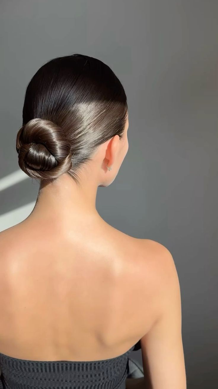 French Twist Χτένισμα Μαλλιών σε Κότσο 