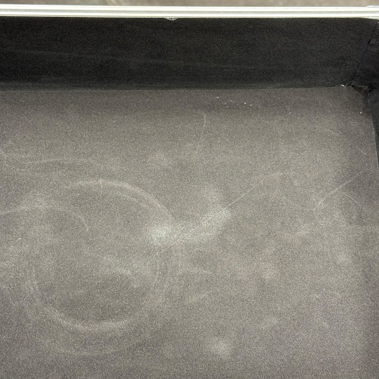 Επαγγελματική Βαλίτσα Αλουμινίου Τροχήλατη Ασημί– Μικρή Φθορά στο Εσωτερικό