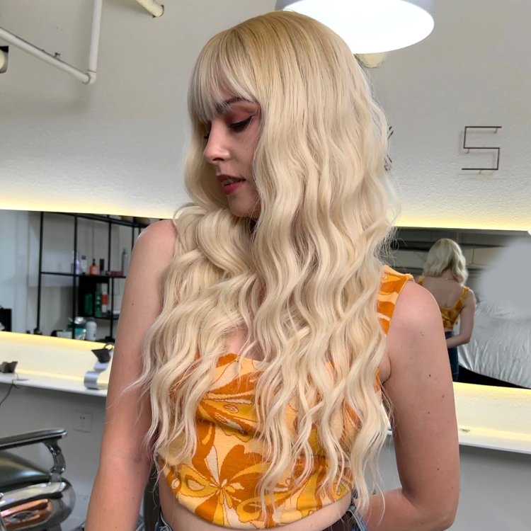 Περούκα Συνθετική Ξανθιά Μακριά Κυματιστή με Φράντζα