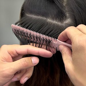 Comb for Contrasting Auxiliary