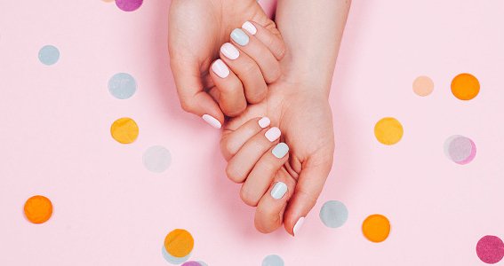 Entdecken Sie die besten Sommer-Nageldesigns und -farben!