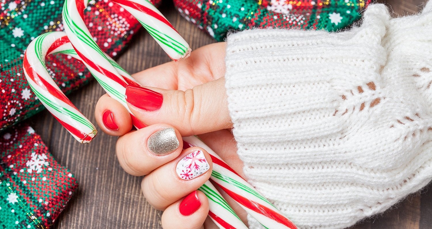 Christmas Nails: Alle Designs und Farben, die Sie benötigen, um glänzende Nägel für die Feiertage zu haben!